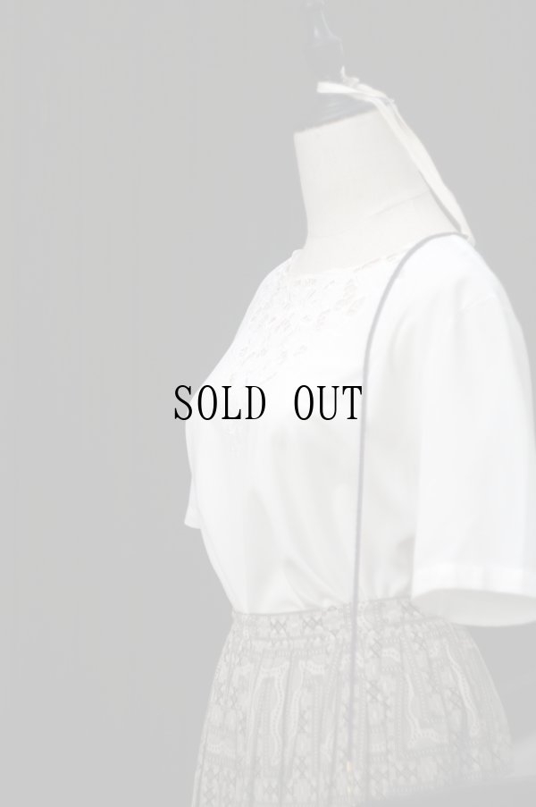 画像2: "opec" 無地 白 半袖 ブラウス ラウンドネック カッティングレース  後ろボタン[20123]