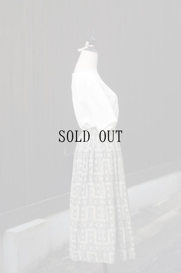 画像11: "opec" 無地 白 半袖 ブラウス ラウンドネック カッティングレース  後ろボタン[20123]