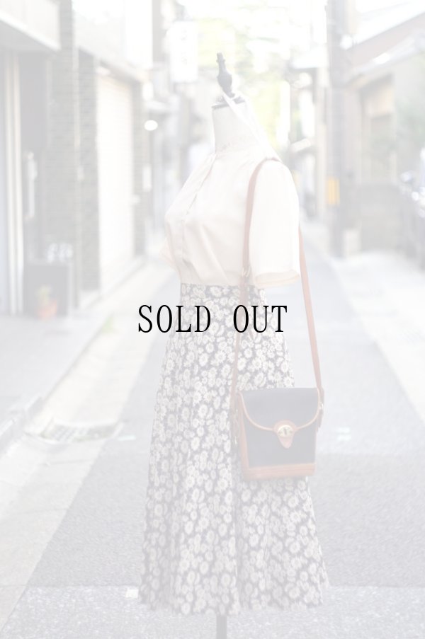 画像8: "ellesaison" 無地 ベージュ 半袖 ブラウス スタンドカラー カッティングレース 刺繍 [20127]