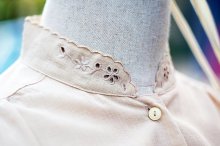 他の写真1: "ellesaison" 無地 ベージュ 半袖 ブラウス スタンドカラー カッティングレース 刺繍 [20127]