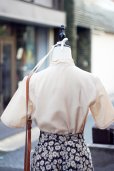 画像6: "ellesaison" 無地 ベージュ 半袖 ブラウス スタンドカラー カッティングレース 刺繍 [20127]