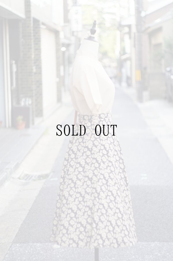 画像9: "ellesaison" 無地 ベージュ 半袖 ブラウス スタンドカラー カッティングレース 刺繍 [20127]