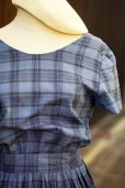 画像5: "SUNVILLAGE" ブルー タータンチェック柄 半袖 インド綿 レトロワンピース ノーカラー 腰リボン 後ろボタン[20122]