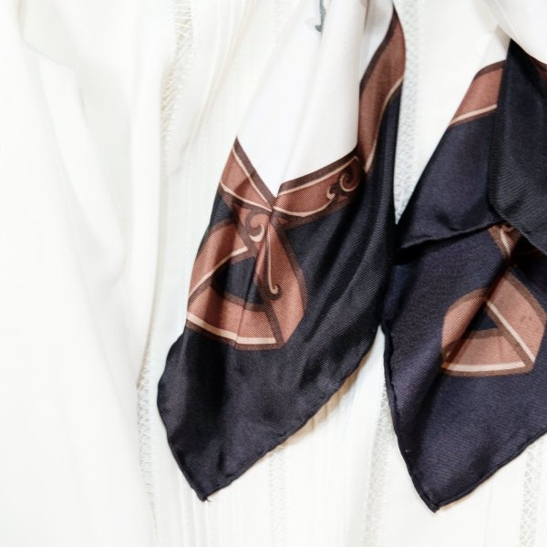 画像7: ブラック系 花と果物柄 シルク スカーフ 87cm×87cm[20085]