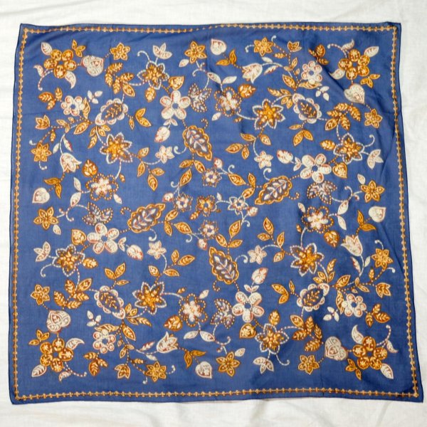 画像1: "レリアン" ブルー系 エスニック花柄 コットン スカーフ 86cm×86cm[20082]