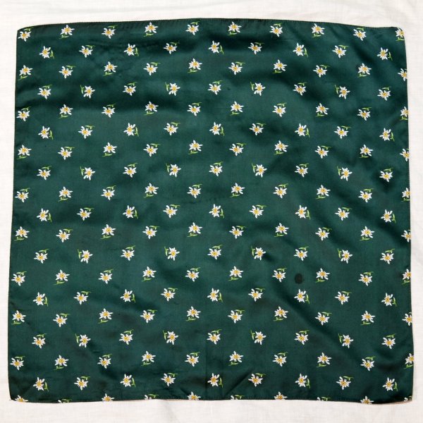 画像1: イタリア製 グリーン系 花柄  スカーフ 56cm×56cm[20090]