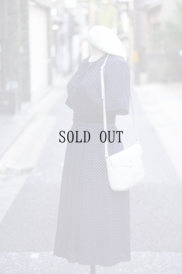 画像1: ”ONWARD”  小花柄 濃ネイビー系 半袖 レトロワンピース ラウンドネック プリーツ ウエストゴム[20116]