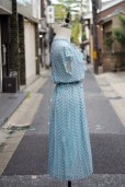 画像2: "End balle" エスニック 花柄  ブルー系 フレンチスリーブ レトロワンピース ボウタイカラー[20140] (2)