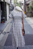画像2: ”cozy time” ネイビー×白 コットン混 タータンチェック柄  半袖 レトロワンピース ノーカラー シャーリング生地 腰リボン [20146] (2)