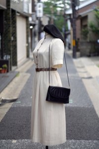 ”Seine” アイボリー 無地 半袖 レトロワンピース マオカラー プリーツ ウエストゴム [20147]