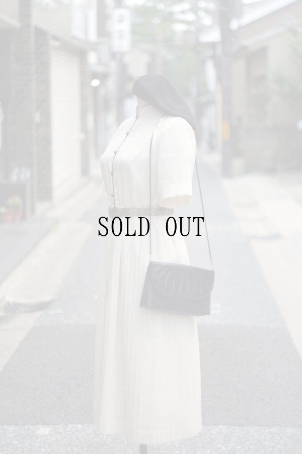 画像1: ”Seine” アイボリー 無地 半袖 レトロワンピース マオカラー プリーツ ウエストゴム [20147]