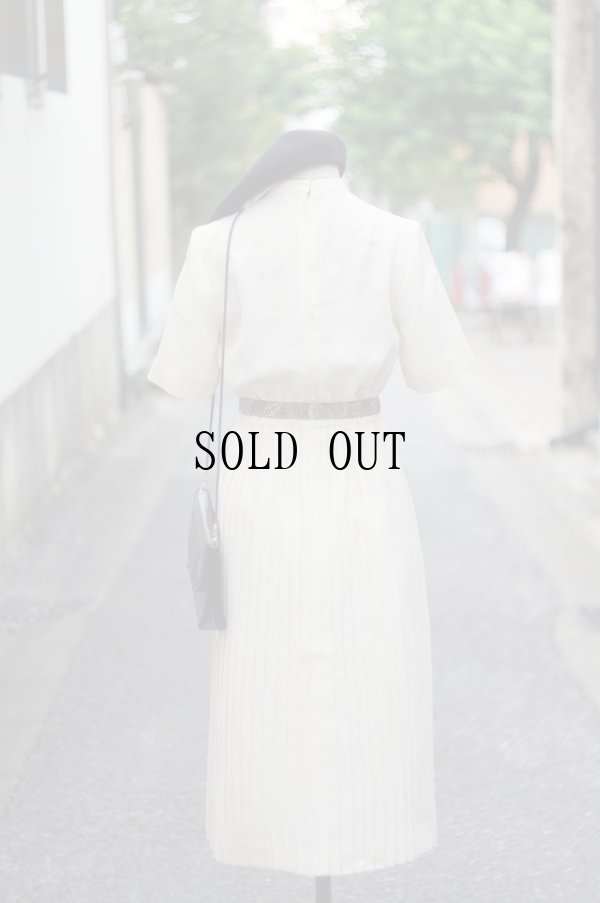 画像3: ”Seine” アイボリー 無地 半袖 レトロワンピース マオカラー プリーツ ウエストゴム [20147]