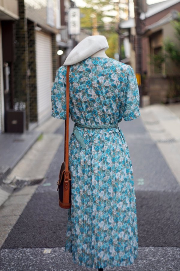 画像3: 花柄 ブルー系 半袖 レトロワンピース ラウンドネック フリル プリーツ[20143]