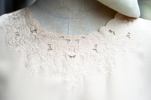 他の写真1: "PerLuanto" 無地 ピンク系 半袖 ブラウス ノーカラー カッティングレース  [20199]