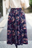 画像1: ネイビー 花柄  コットン レーヨン スカート フレア w66cm[20200] (1)