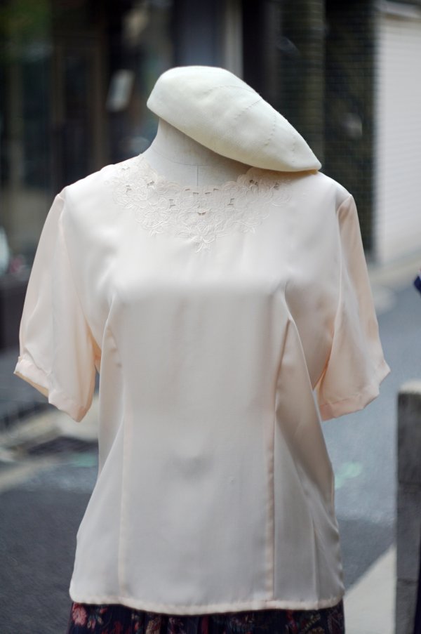 画像7: "PerLuanto" 無地 ピンク系 半袖 ブラウス ノーカラー カッティングレース  [20199]