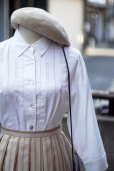 画像2: "Populaire" コットン リネン 無地 白 七分袖 ブラウス レギュラーカラー レース シェルボタン [20202] (2)