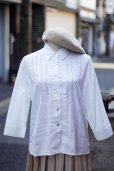 画像10: "Populaire" コットン リネン 無地 白 七分袖 ブラウス レギュラーカラー レース シェルボタン [20202]