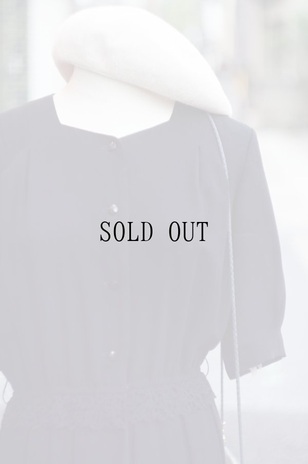 画像4: ”RECEPTION” 黒  無地 半袖 レトロワンピース スクエアネック カッティングレース [20152]