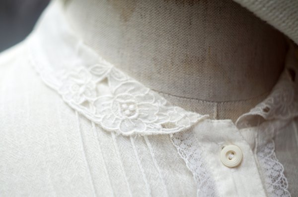 画像3: "ECHO" 無地 白 七分袖 ブラウス タイニーカラー レース ピンタック [20216]