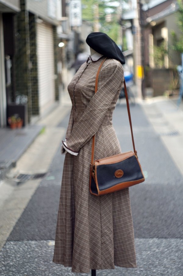 画像1: ”FASHION” グレンチェック柄 ブラウン×白 長袖 レトロワンピース 丸襟[20193]