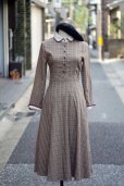 画像2: ”FASHION” グレンチェック柄 ブラウン×白 長袖 レトロワンピース 丸襟[20193] (2)