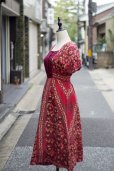 画像1: エスニック 花柄 コットン 赤系 スクエアネック レトロワンピース ウエストゴム [20234] (1)