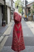 画像2: エスニック 花柄 コットン 赤系 スクエアネック レトロワンピース ウエストゴム [20234] (2)