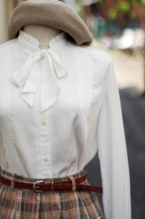 画像2: "Harada" 無地 白 長袖 ブラウス ピンタック フリルスタンドカラー ボウタイ[20271]