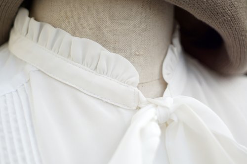 他の写真1: "Harada" 無地 白 長袖 ブラウス ピンタック フリルスタンドカラー ボウタイ[20271]