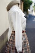 画像6: "Harada" 無地 白 長袖 ブラウス ピンタック フリルスタンドカラー ボウタイ[20271] (6)