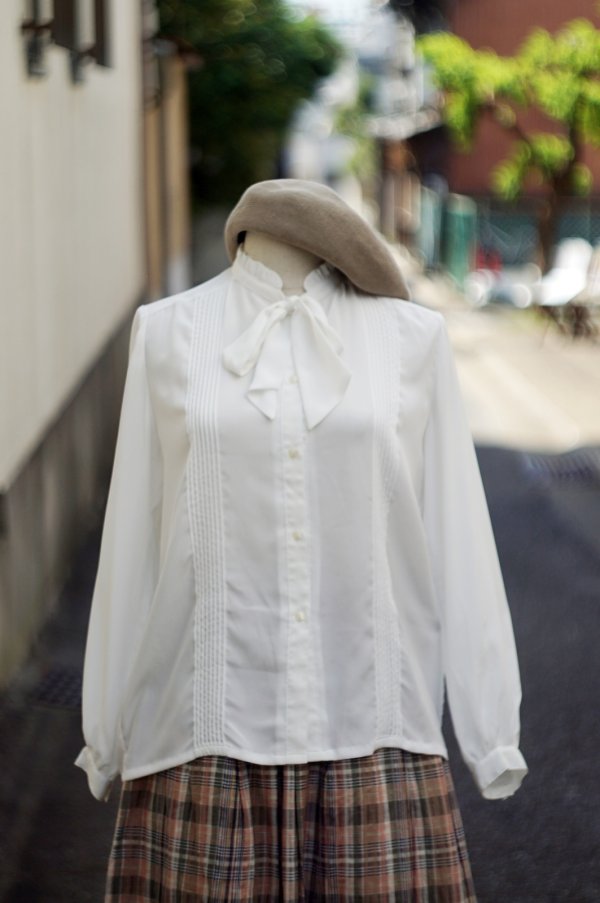 画像8: "Harada" 無地 白 長袖 ブラウス ピンタック フリルスタンドカラー ボウタイ[20271]