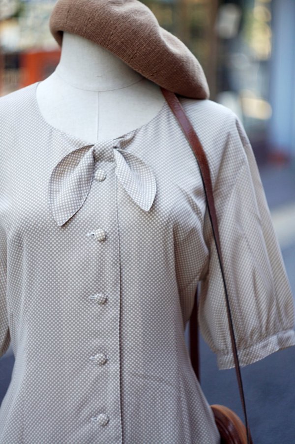 画像4: "Thoro Face"ドット柄 ベージュ×白 半袖 レトロワンピース ラウンドネック ボウタイ[20277]