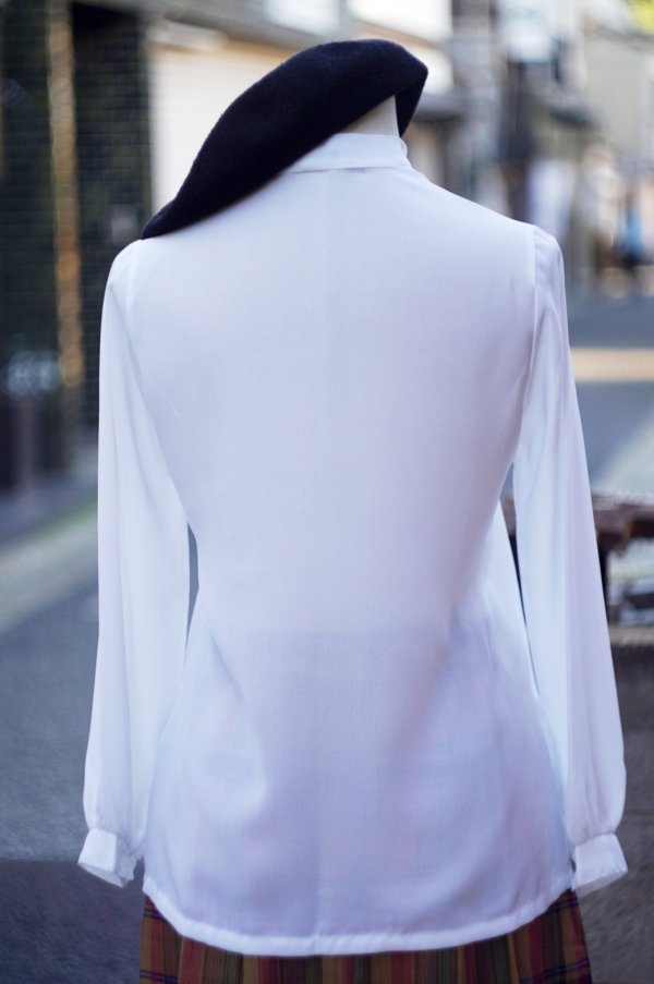 画像9: "rollina" 無地 白 長袖 ブラウス プリーツ ボウタイカラー 刺繍[20274]