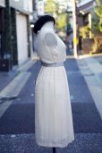画像2: 無地 アイボリー 袖なし レトロワンピース ノーカラー プリーツ シフォン[20278] (2)