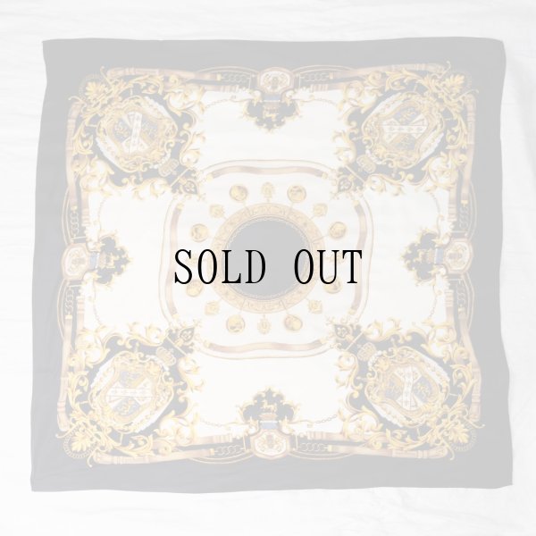 画像1: ブラック×アイボリー系 シルク エンブレムと装飾柄 スカーフ  88cm×88cm[20294]