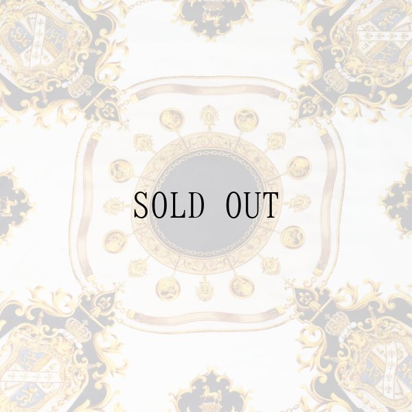 画像2: ブラック×アイボリー系 シルク エンブレムと装飾柄 スカーフ  88cm×88cm[20294]