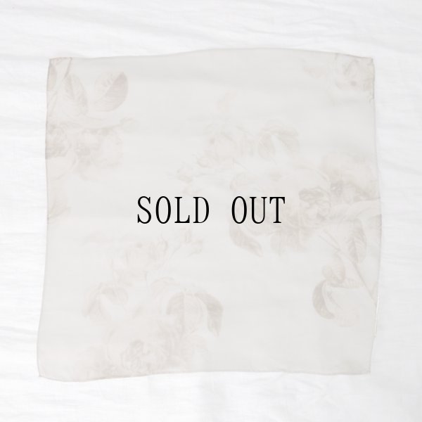 画像1: ”Margaret Howell マーガレットハウエル” グレー系 シルク 薔薇柄 ミニスカーフ  45cm×45cm[20287]