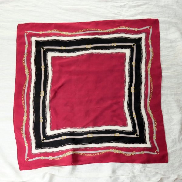 画像1: 赤 ブラック系 シルク チェーンとベルト模様 スカーフ  80cm×80cm[20288]