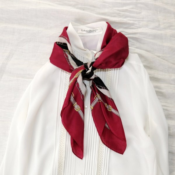 画像7: 赤 ブラック系 シルク チェーンとベルト模様 スカーフ  80cm×80cm[20288]