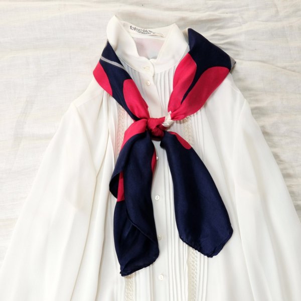 画像5: ネイビー系 シルク 花柄 スカーフ  78cm×78cm[20297]