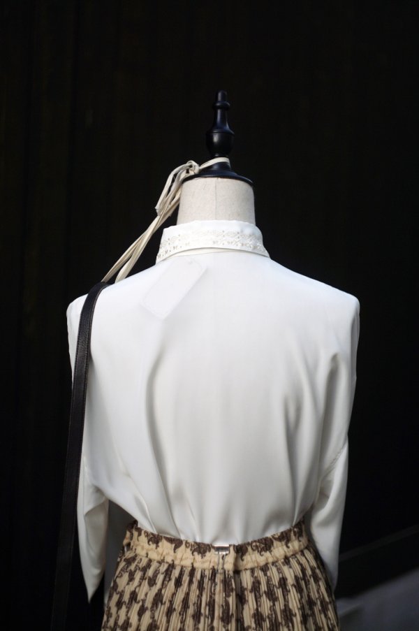 画像7: "BBNY" 無地 白 長袖 ブラウス レギュラーカラー 刺繍  比翼[20310]