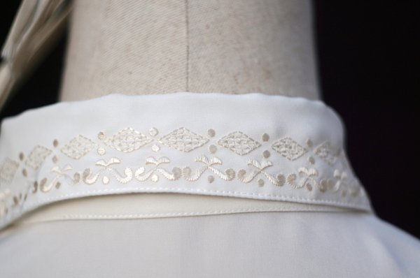 画像8: "BBNY" 無地 白 長袖 ブラウス レギュラーカラー 刺繍  比翼[20310]