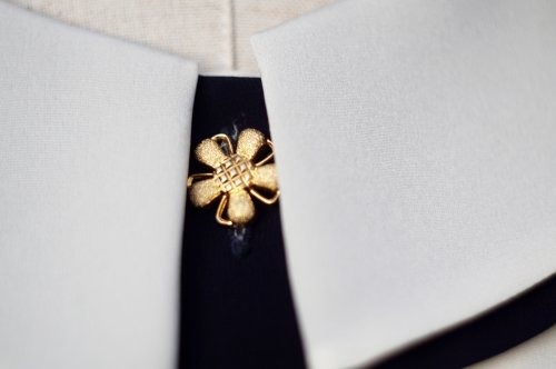 他の写真1: "STAGE QUEUE" 白 長袖 ブラウス ケープカラー バイカラー 比翼[20304]