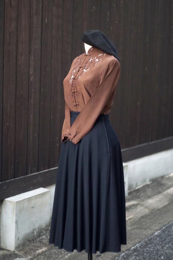 画像11: "Vichissoise" ブラウン 長袖 チャイナブラウス マオカラー スワトウ刺繍[20301]