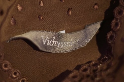 他の写真1: "Vichissoise" ブラウン 長袖 チャイナブラウス マオカラー スワトウ刺繍[20301]