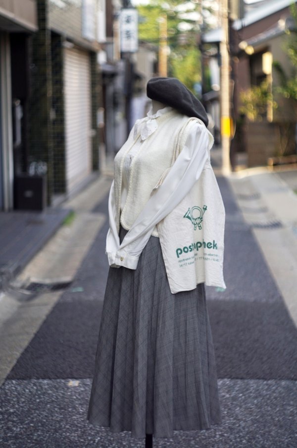 画像9: "RIOLOOP" 無地 アイボリー ベスト ラウンドネック 前開き ニット[20312]