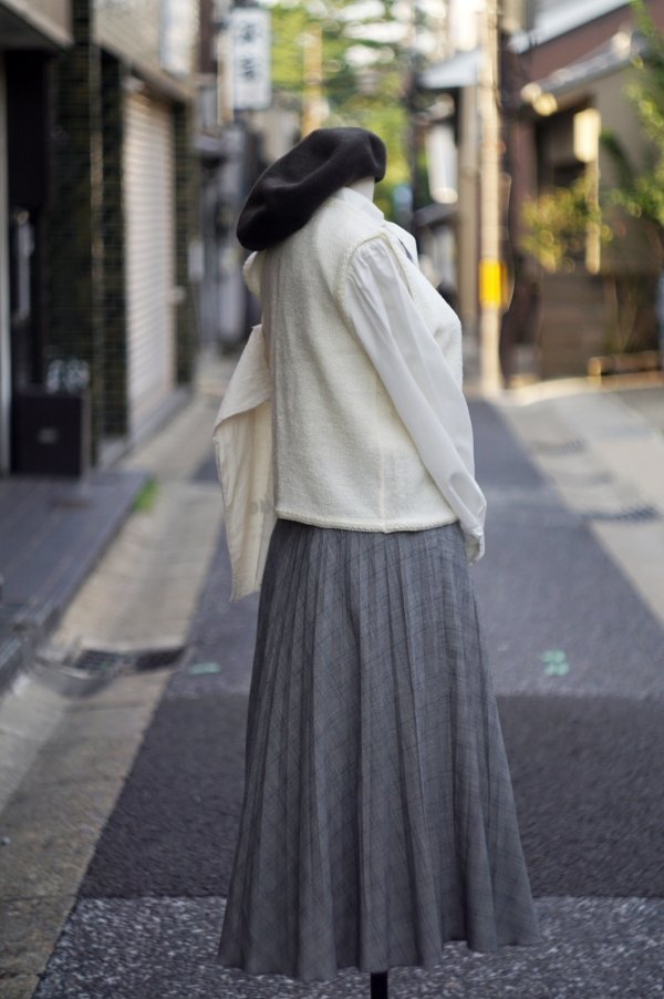 画像10: "RIOLOOP" 無地 アイボリー ベスト ラウンドネック 前開き ニット[20312]