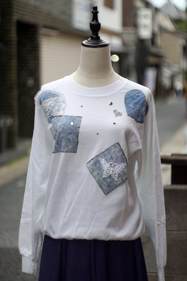 画像2: "Tee Jays" US製 デニムパッチワーク 白 スウェット トップス ラインストーン レース[20315]