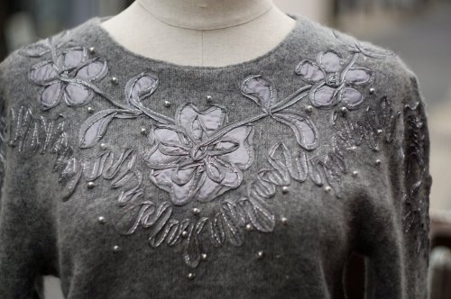 他の写真1: "marisa christina" お花のリボン刺繍 グレー系 ニット ウール クルーネック ビーズ ラメ [12931]